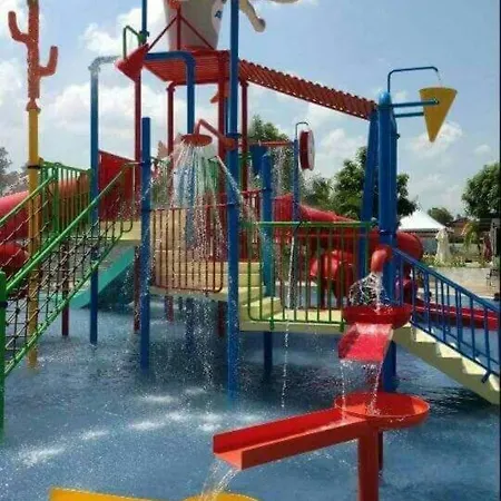 Apartments & Free Access To Waterpark At B Lagoon Melaka Exterior photo